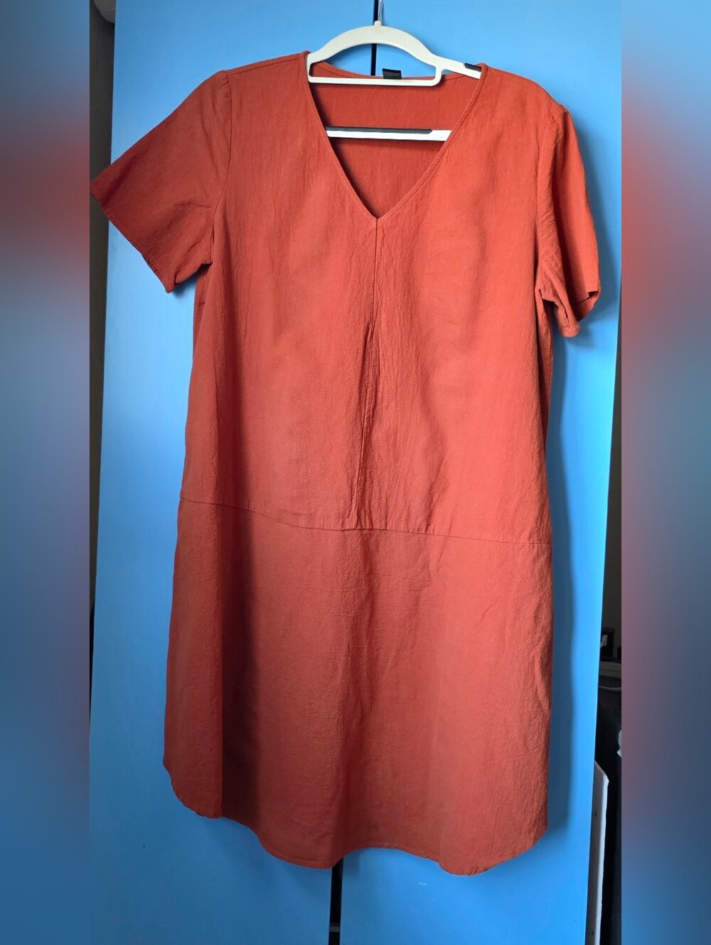 Emery Rose Simple V-Neck Short Sleeve Dress in Terracotta Rustic Orange Size M